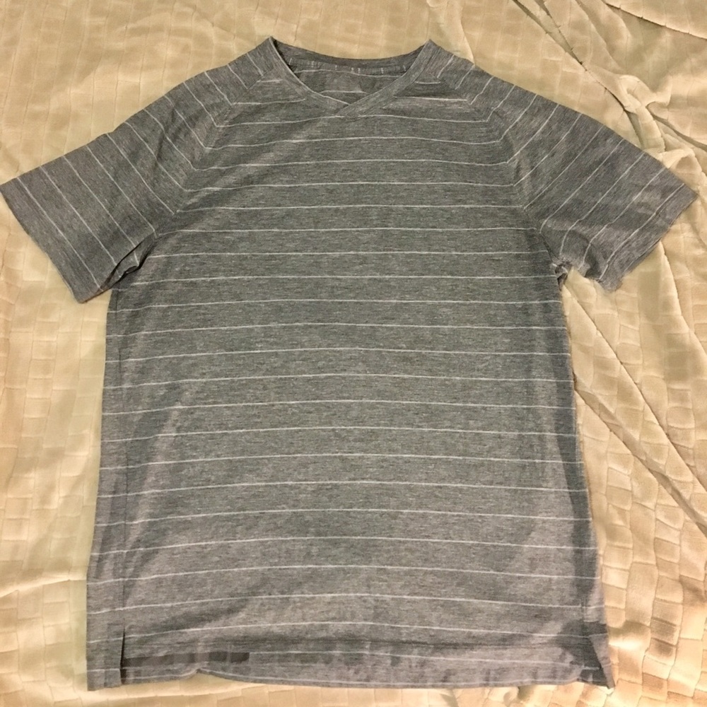 Lululemon men’s switchback v neck - large